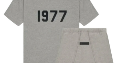 Essential 1977 Short Set