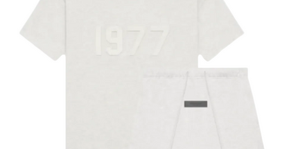 Essential 1977 Short Set