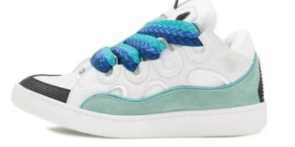 "Curb-Sneaker"