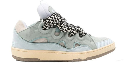 "Curb-Sneaker"
