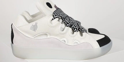 "Curb-Sneaker"