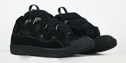 "Curb-Sneaker"